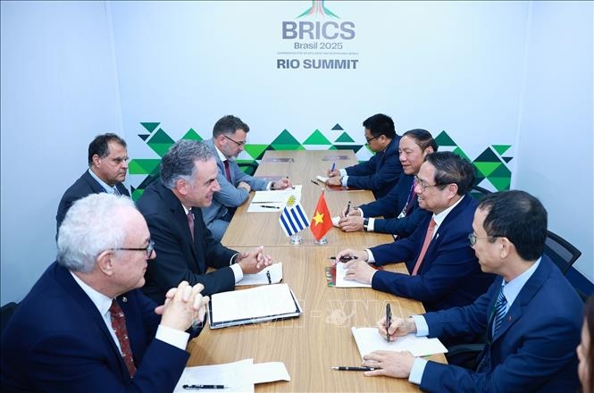 Thủ tướng Chính phủ Phạm Minh Chính hội kiến Tổng thống Uruguay Yamandu Orsi